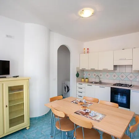 Apartment Delta 1 *